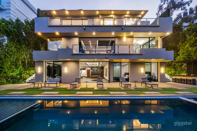  BEVERLY BLISS: LUXE OASIS WITH CANYON VIEWS  