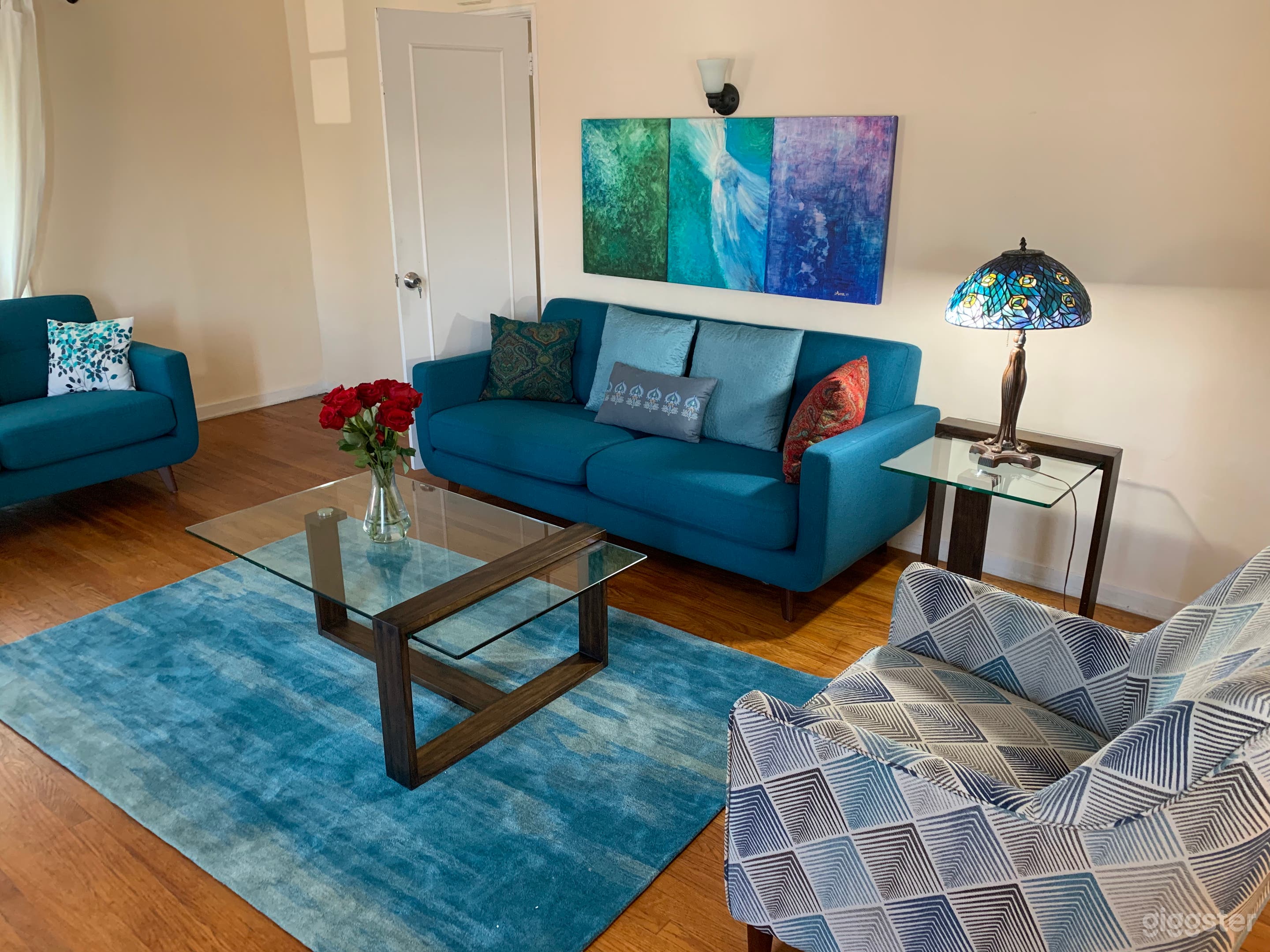 2nd Floor Light-Filled Spanish Apartment  Photo 1