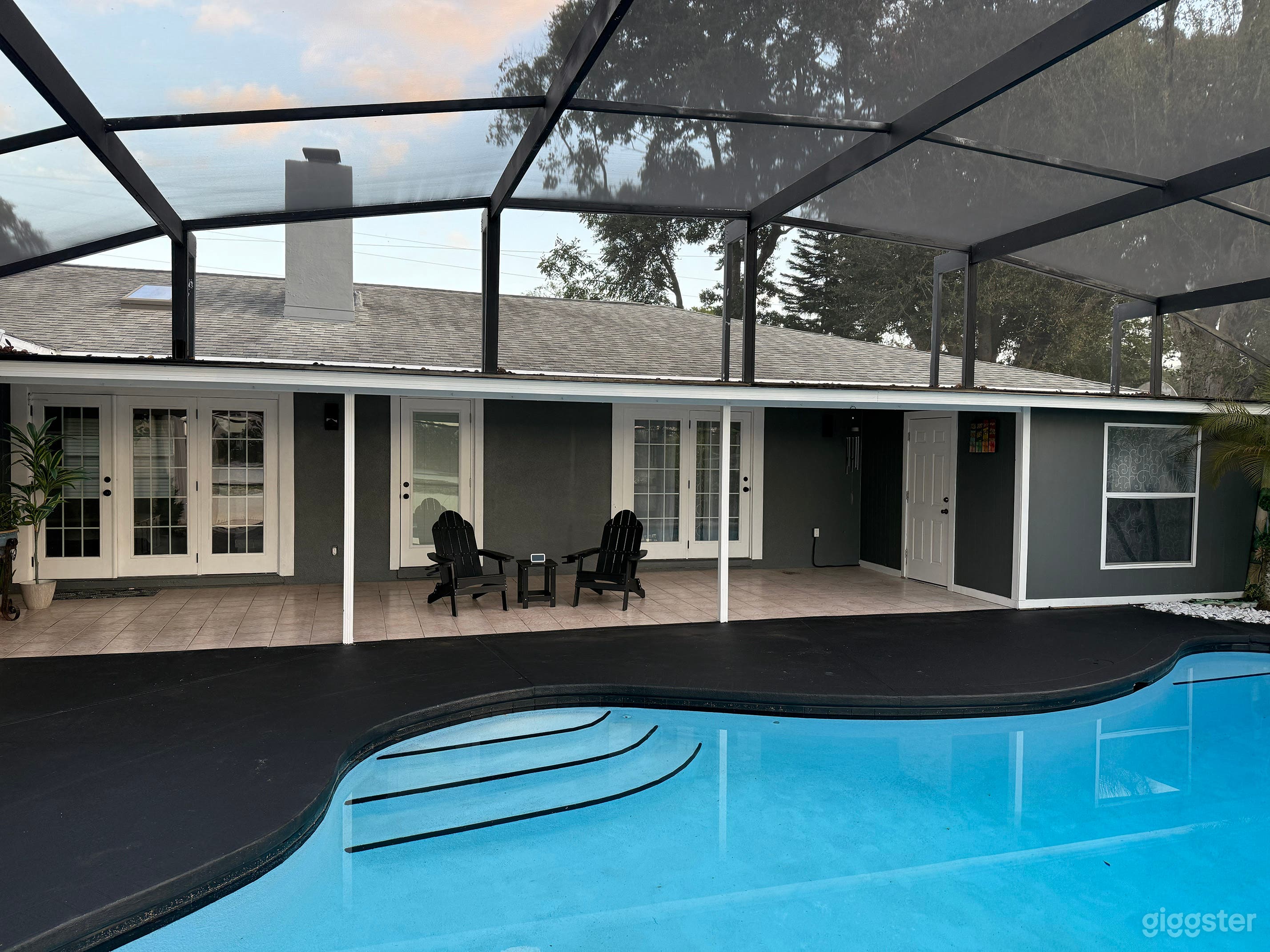 Versatile Lakefront Unfurnished Home with Pool-Film/Photo Photo 3