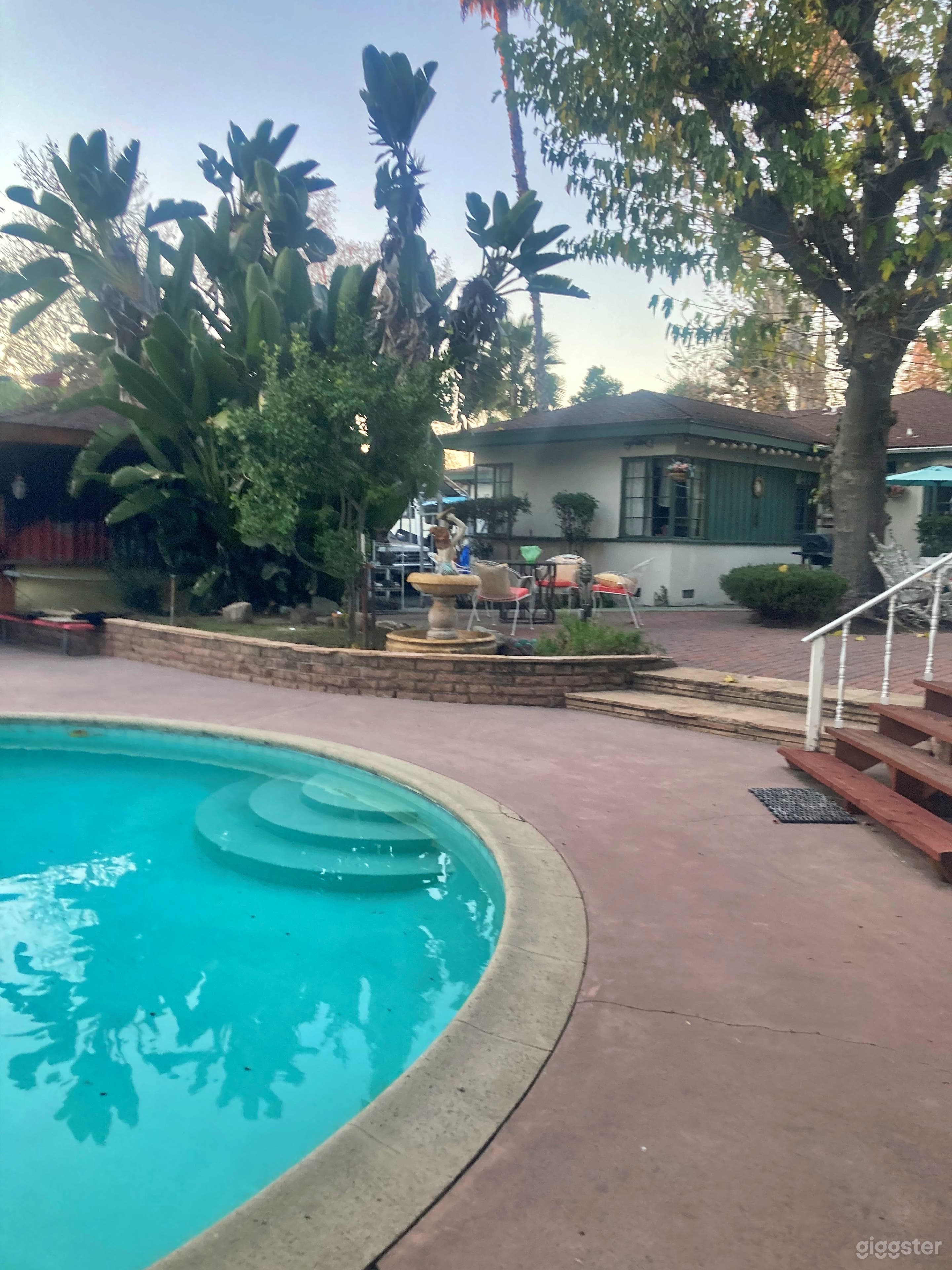 Sparkling Pool, Diving Board, Pergola with Hot tub Photo 3