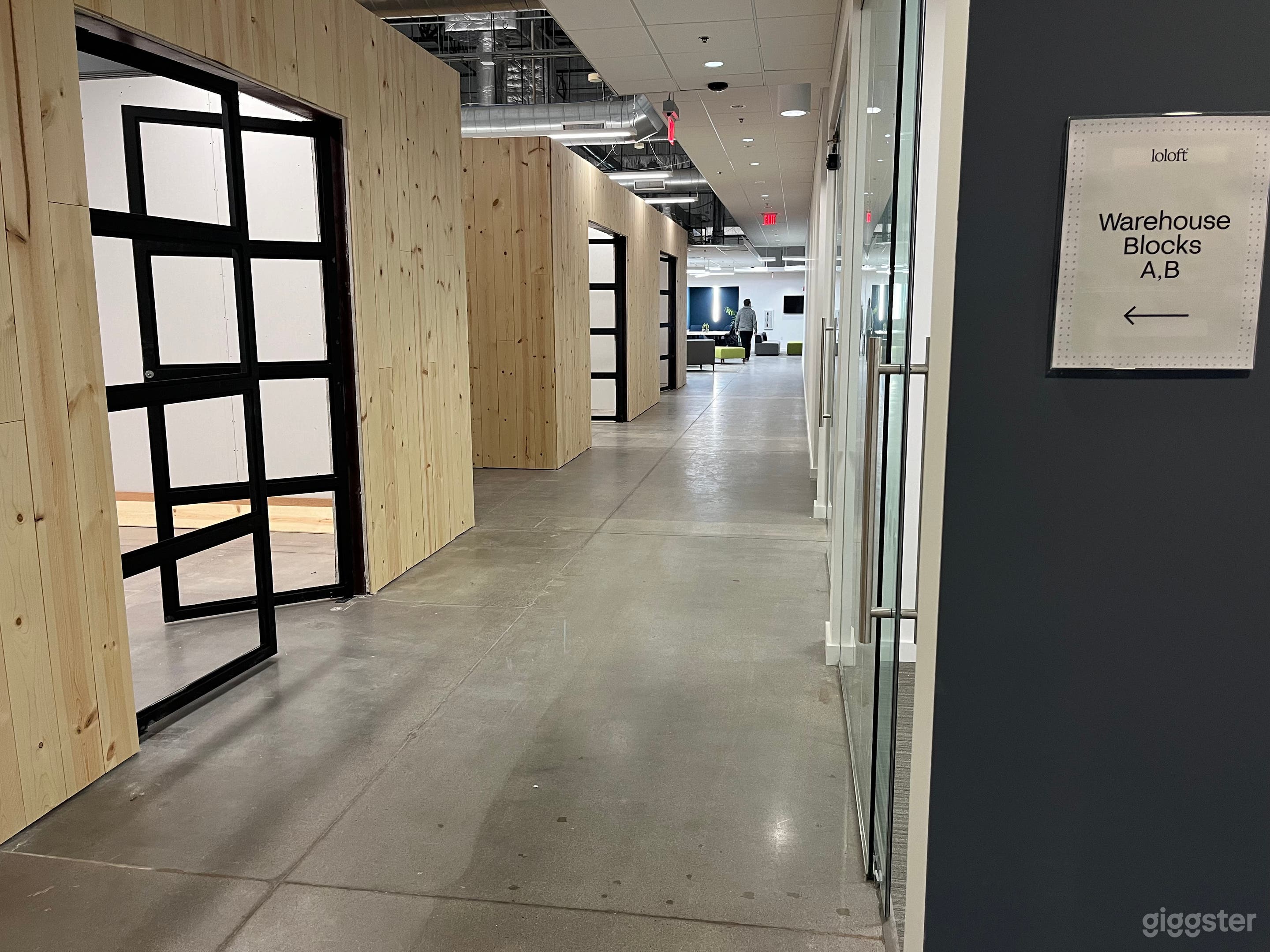 Modern Industrial Warehouse, Showroom & Meeting Spaces Photo 3