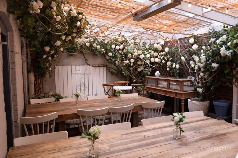  Charming Indoor-Outdoor Venue with Enchanting Floral Decor (SOHO GARDEN) 