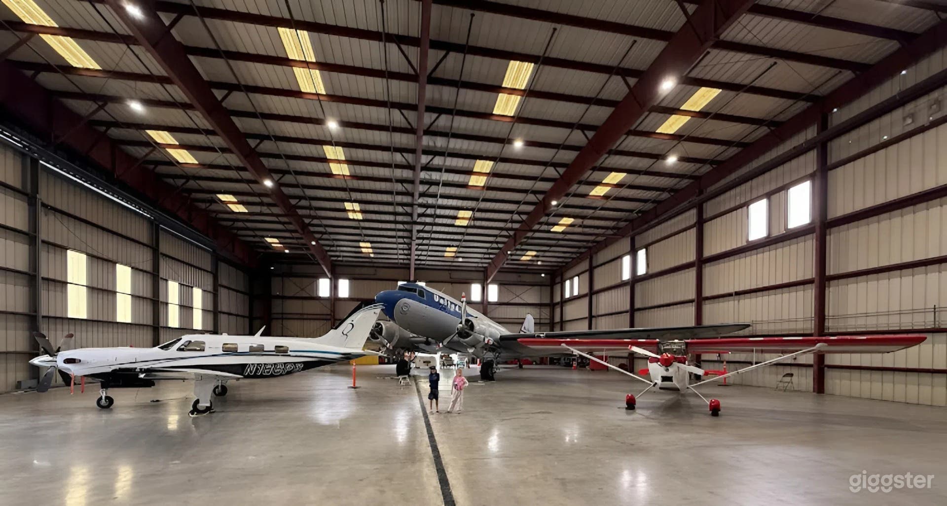 20,000 sq ft Aircraft Hangar in Ventura County Photo 4