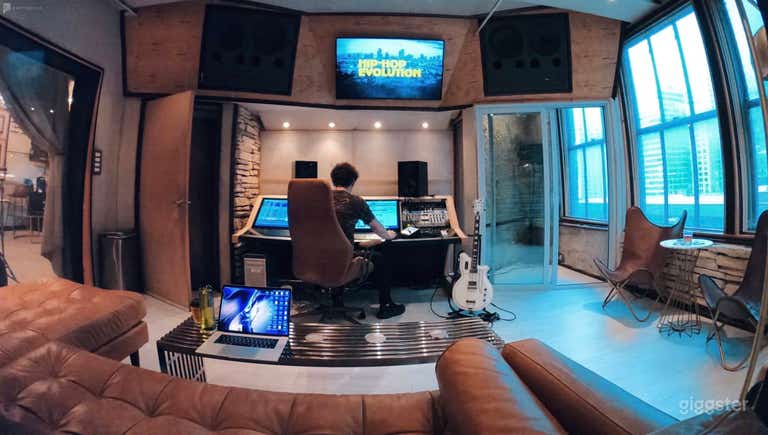  Midtown Manhattan Recording Studio with Steinway 