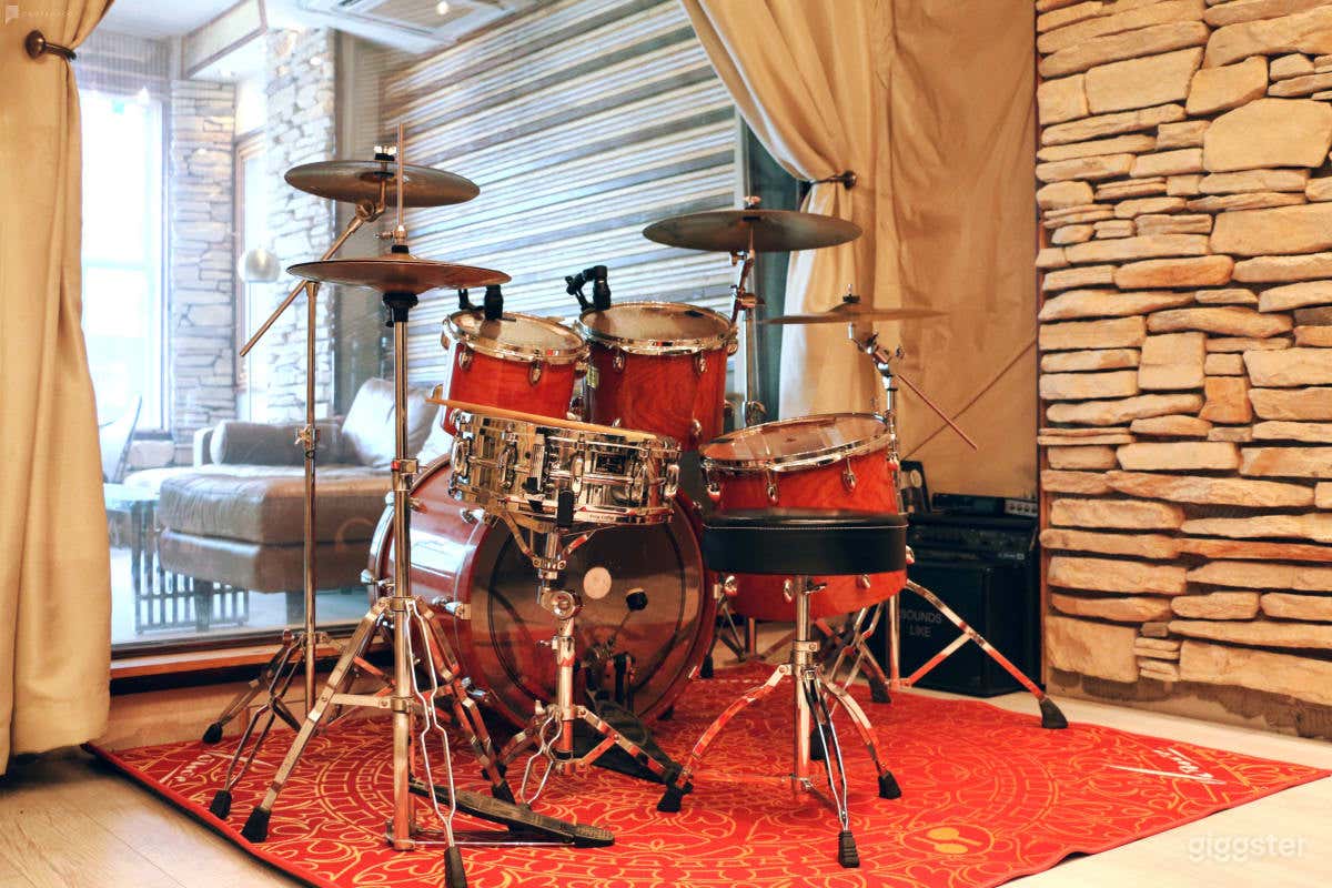 Midtown Manhattan Recording Studio with Steinway Photo 3