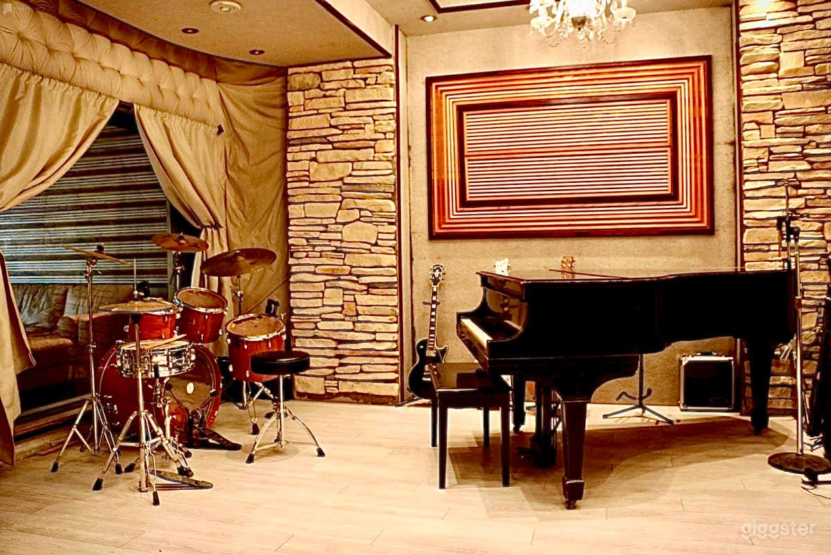 Midtown Manhattan Recording Studio with Steinway Photo 2