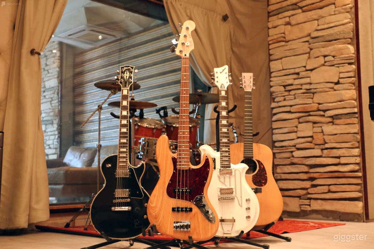 Midtown Manhattan Recording Studio with Steinway Photo 4