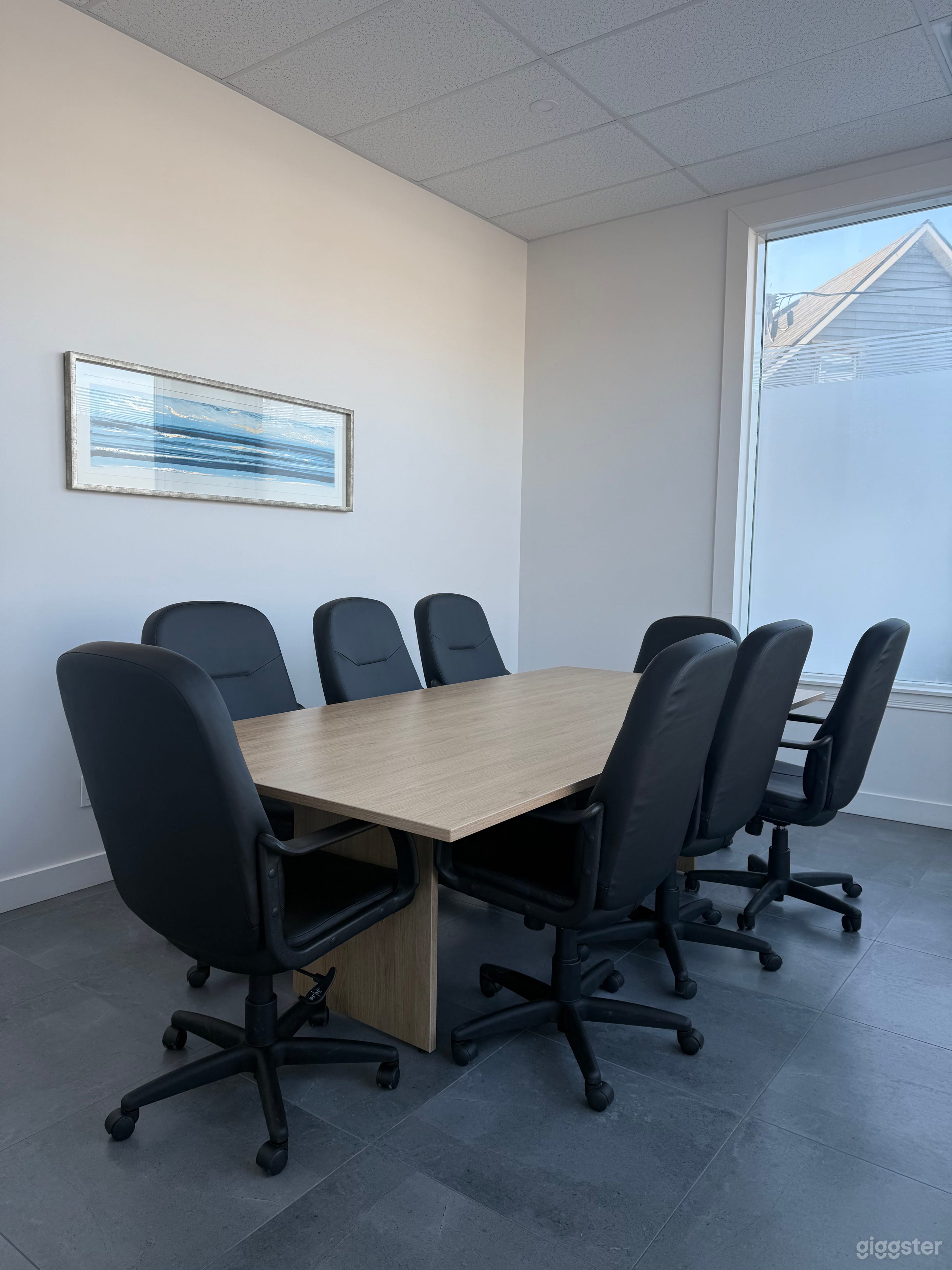 Light-Filled Conference Room 2 Photo 3