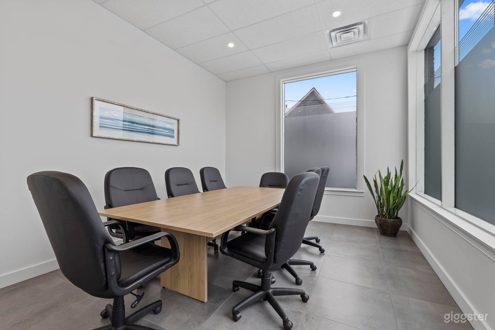 Light-Filled Conference Room 2 Photo 1