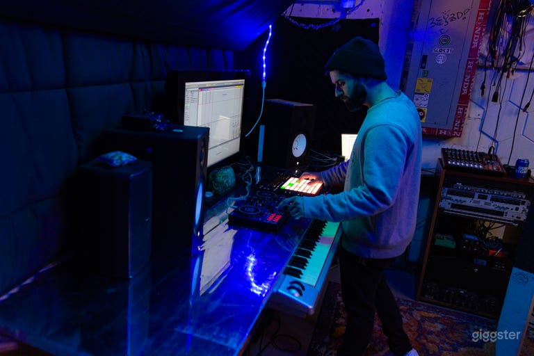  Estudio de Grabación y Ensayo Completamente Equipado 