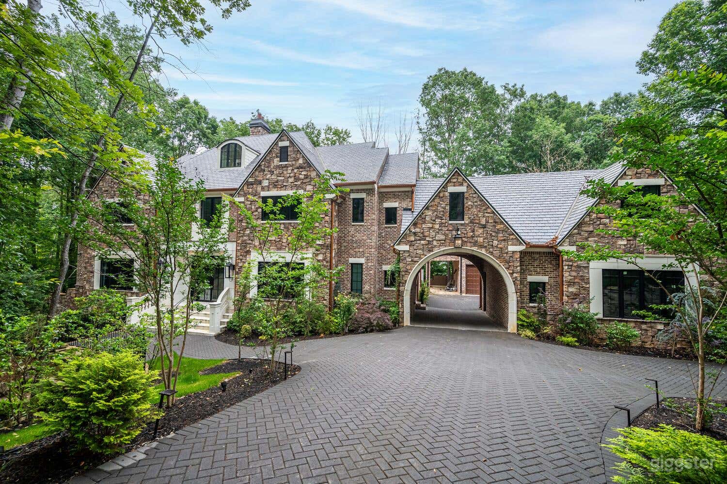 Ekabo Mansion | 10K Sqft |7BD/7BA|15min to Airport Photo 1