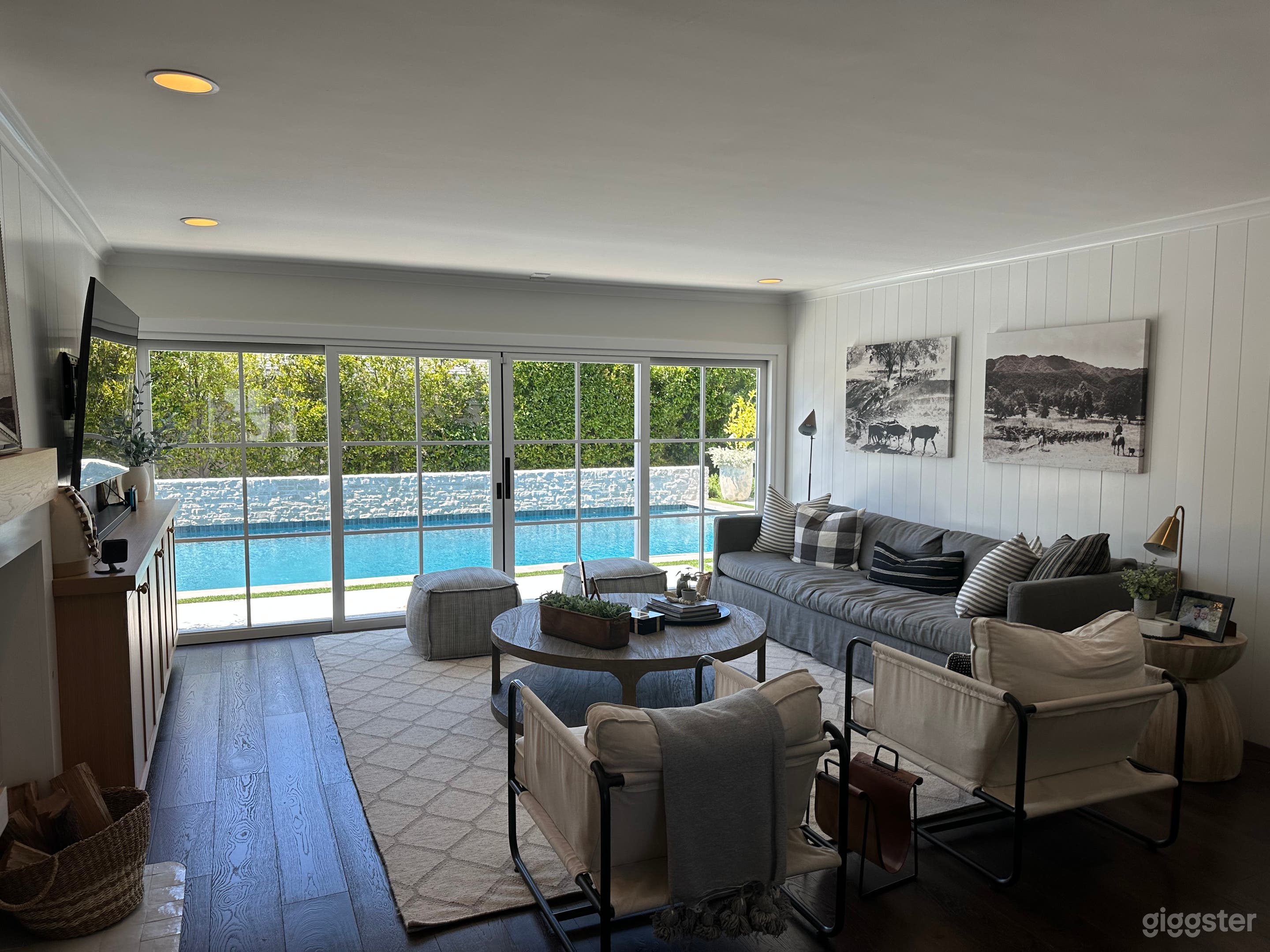 Traditional Luxury Inside and Out Photo 3