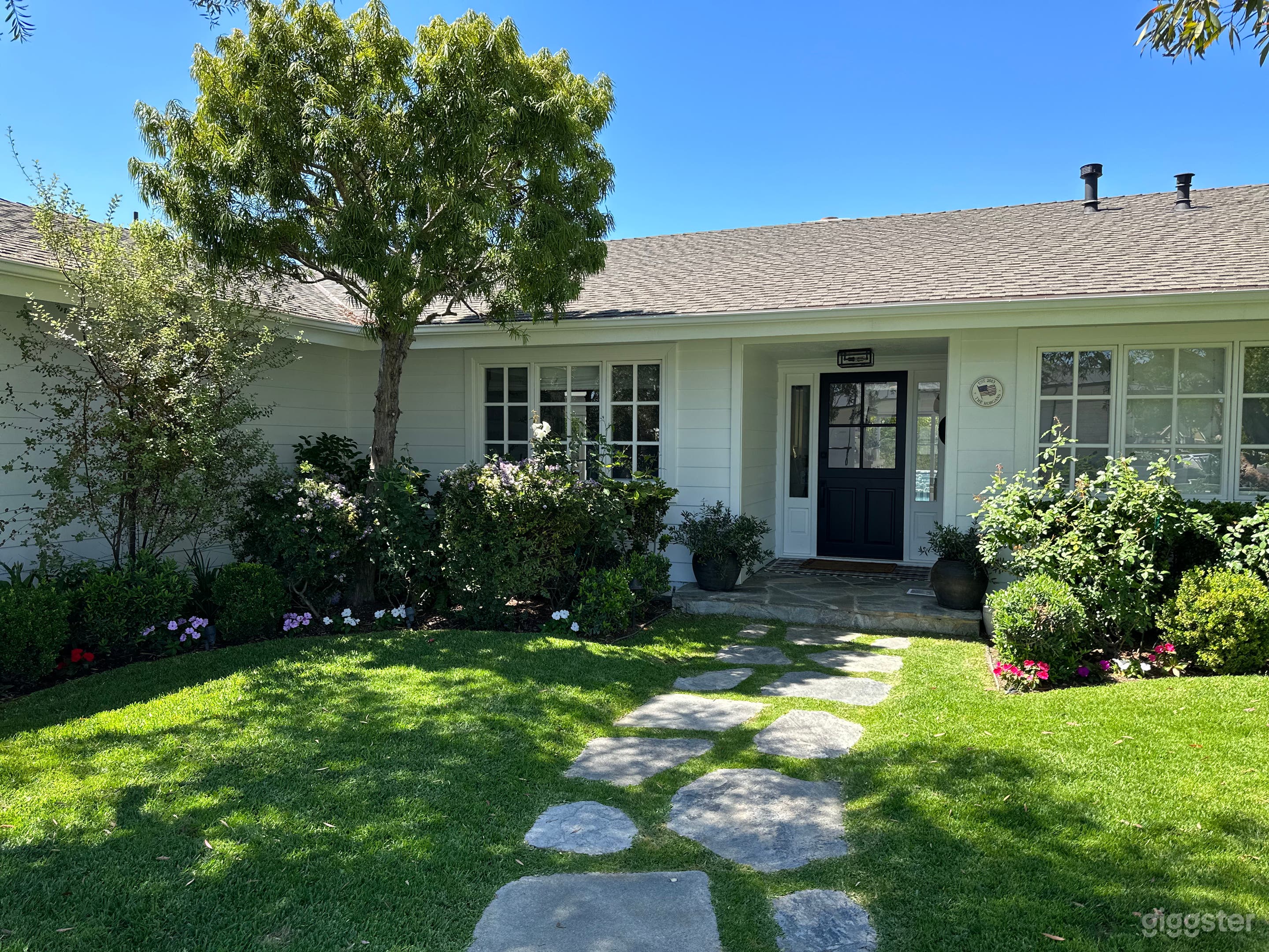 Traditional Luxury Inside and Out Photo 1