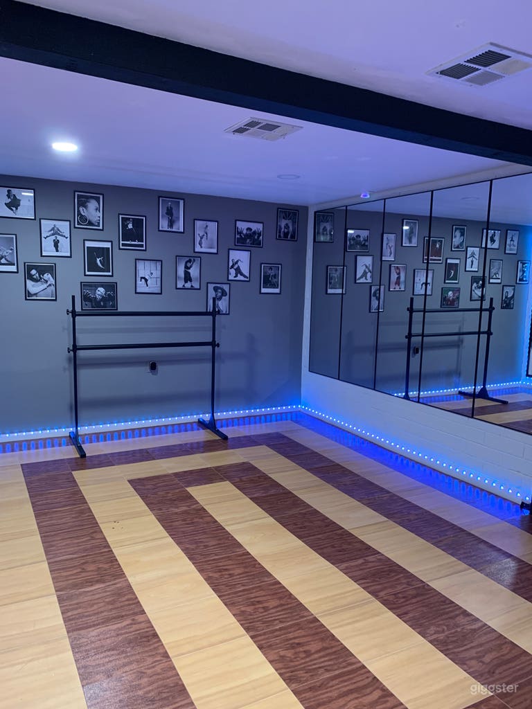  Intimate Urban Creative Art-Themed Flex Space 