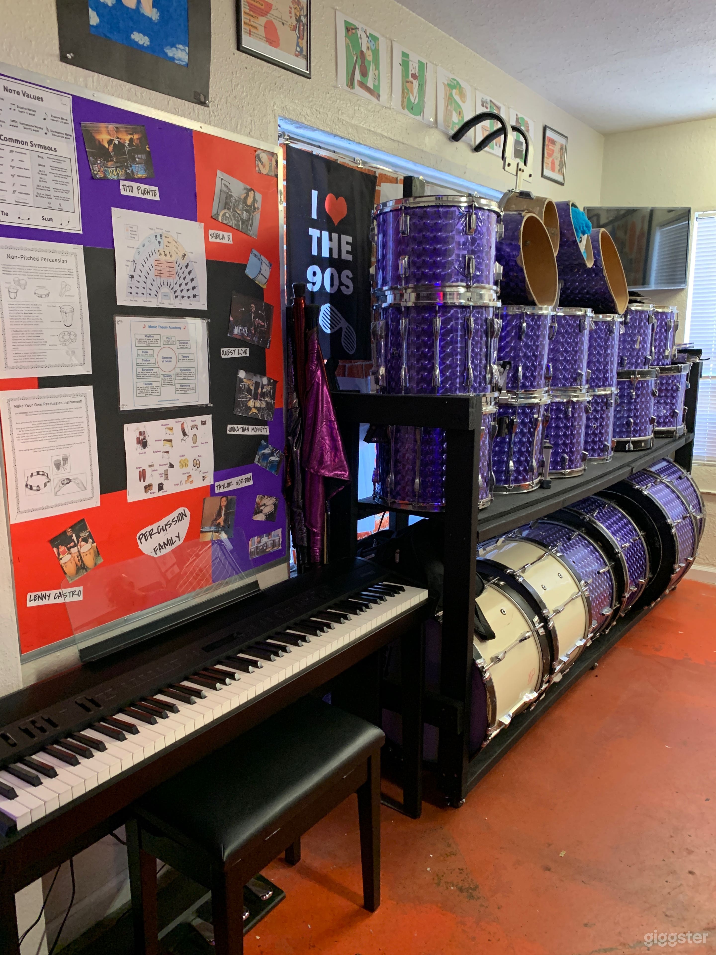 Intimate Urban Creative Art-Themed Flex Space Photo 3