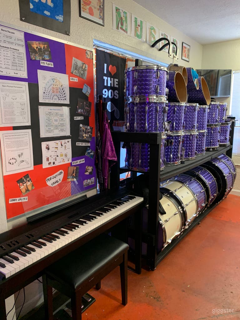  Intimate Urban Creative Art-Themed Flex Space 