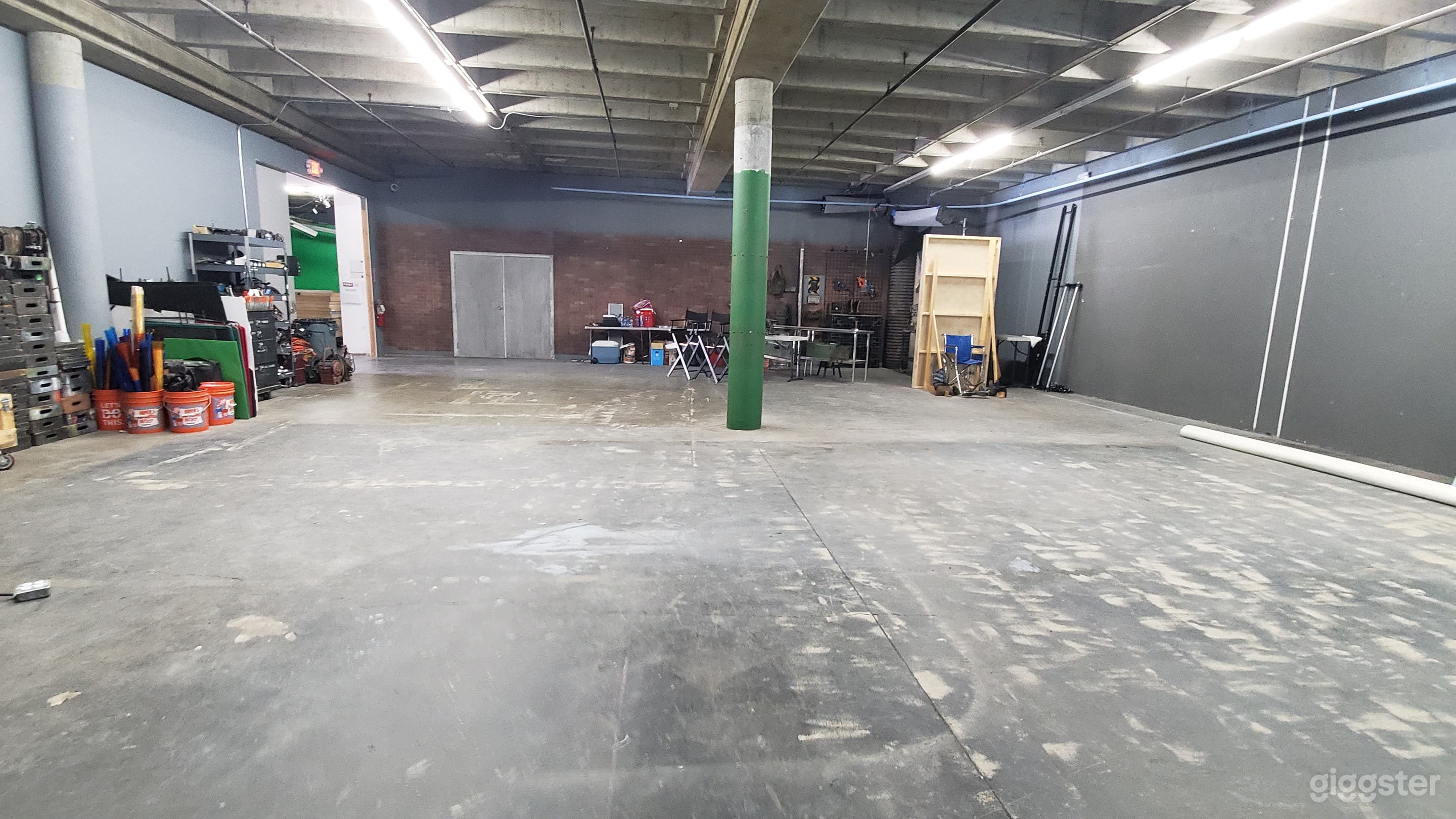 Large Main Stage Space Photo 3