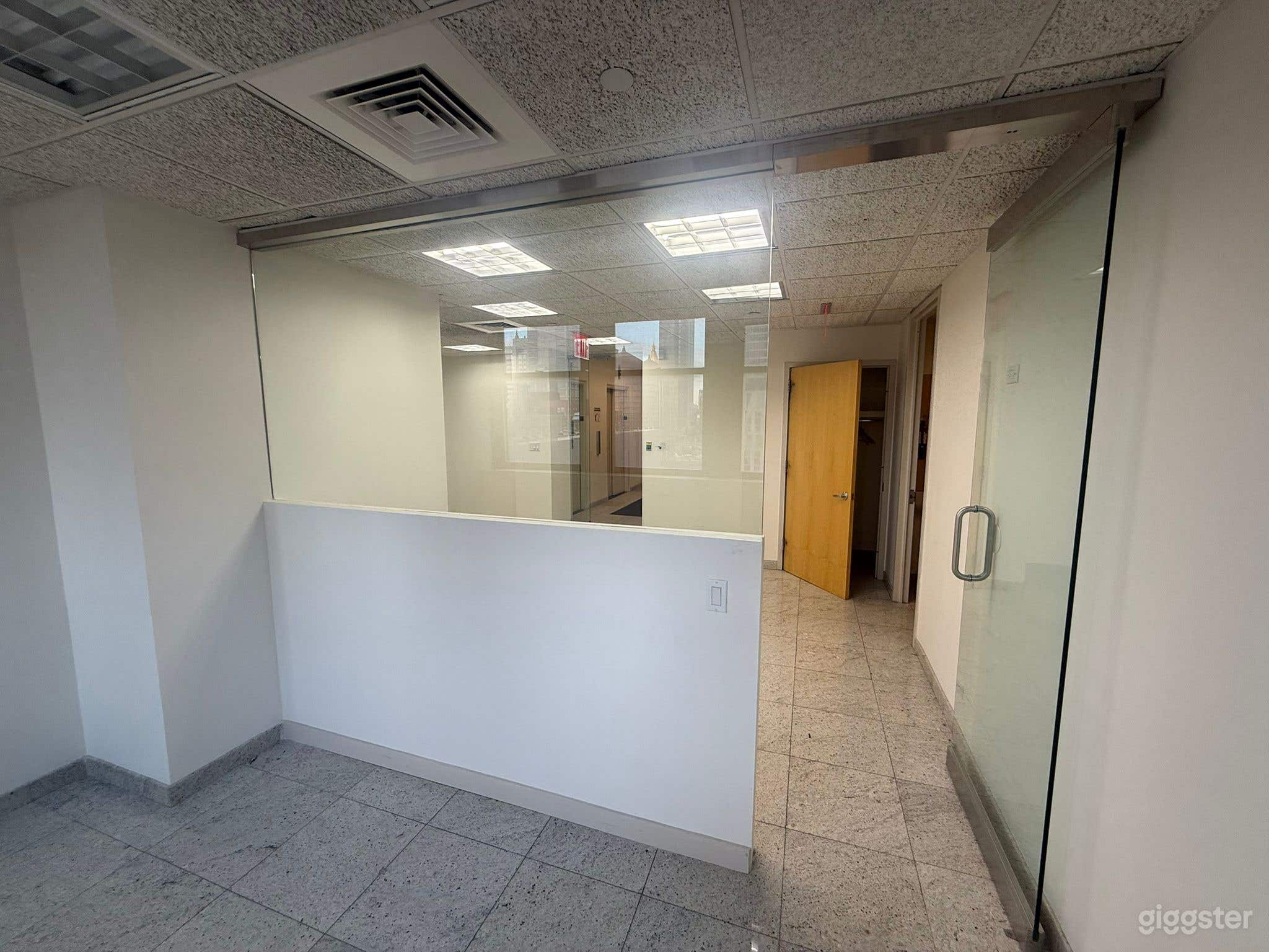 Vibrant Conference Room 2A in Manhattan Photo 4