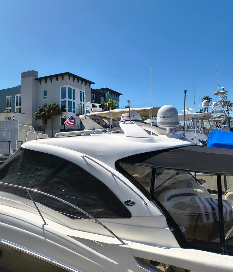  Luxury Sleek Yacht 52 foot, pretty views 
