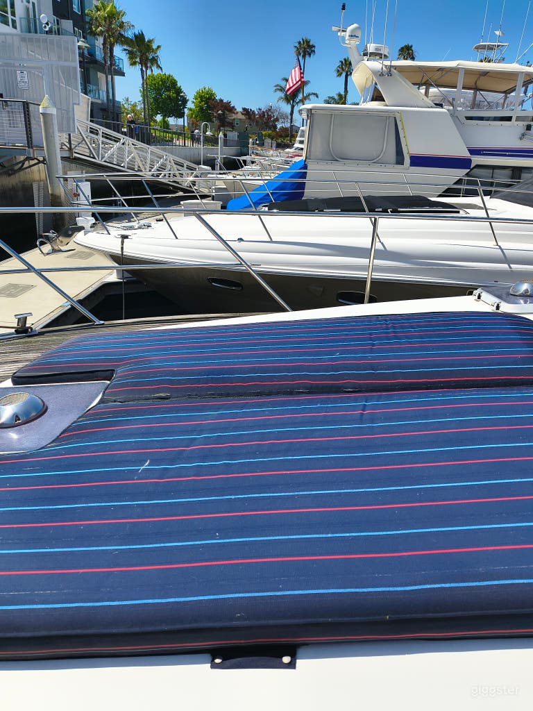  Luxury Sleek Yacht 52 foot, pretty views 