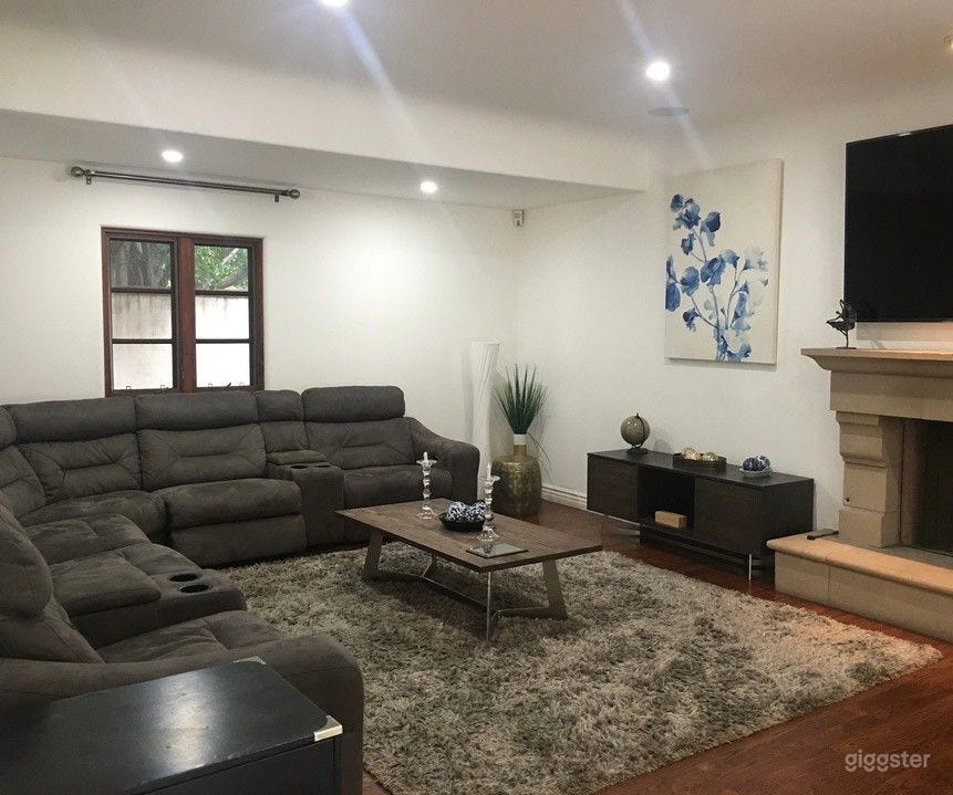 Luxury Hollywood Hills Estate Photo 4