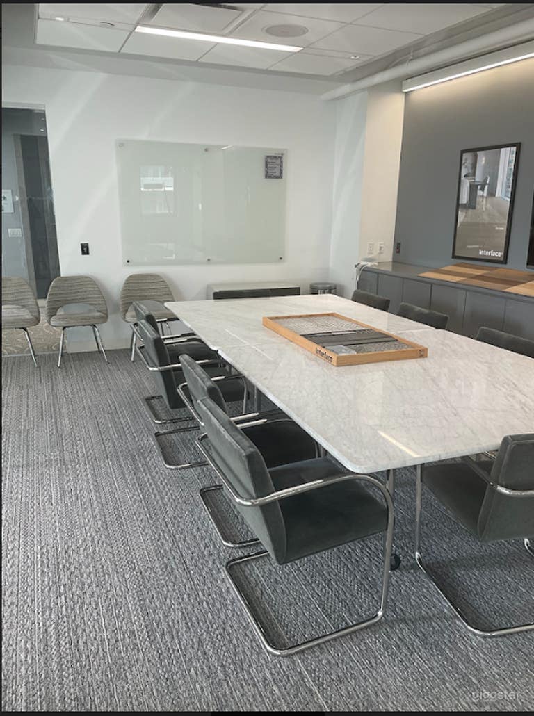  Conference Room for 12 – Perfect for Meeting 