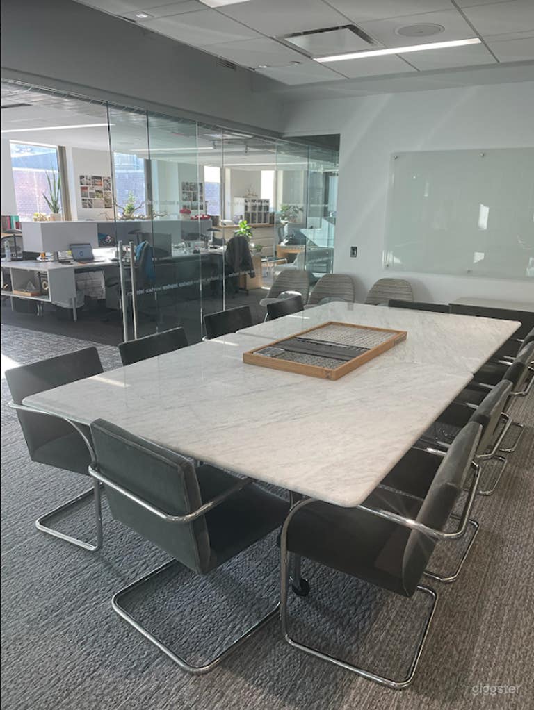  Conference Room for 12 – Perfect for Meeting 