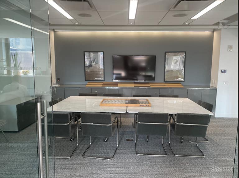  Conference Room for 12 – Perfect for Meeting 