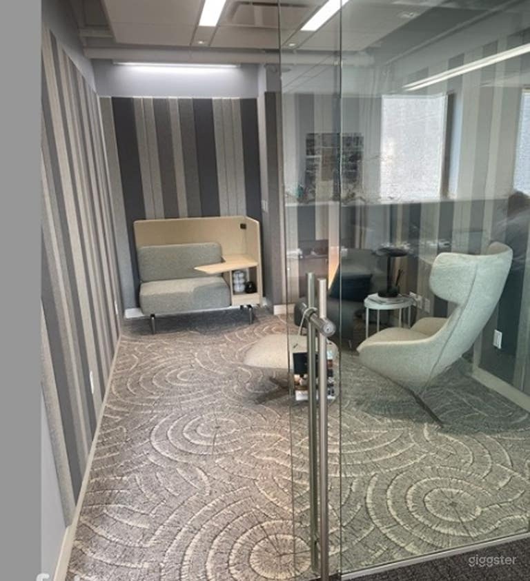  Conference Room for 12 – Perfect for Meeting 