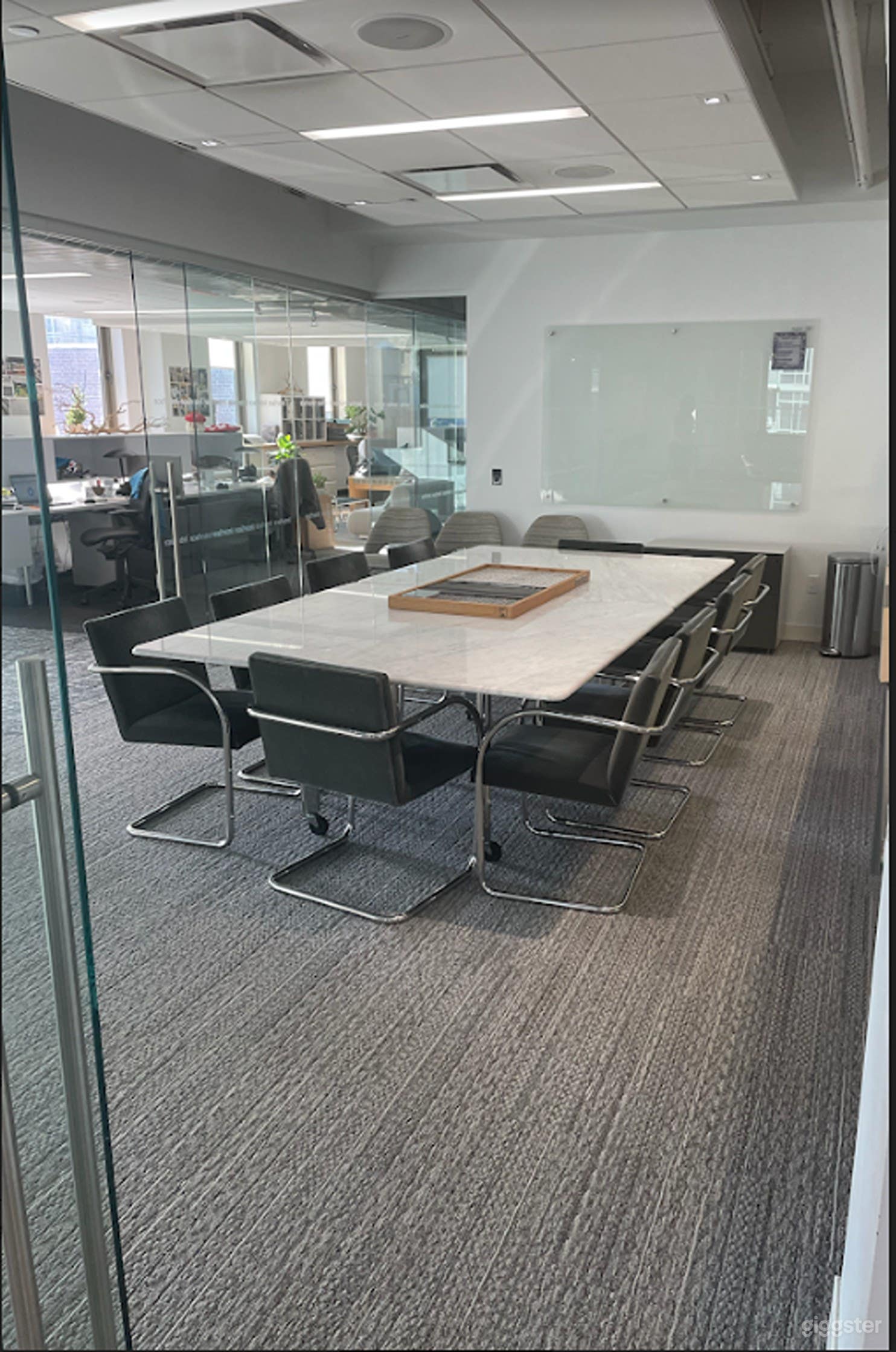 Conference Room for 12 – Perfect for Meeting Photo 1