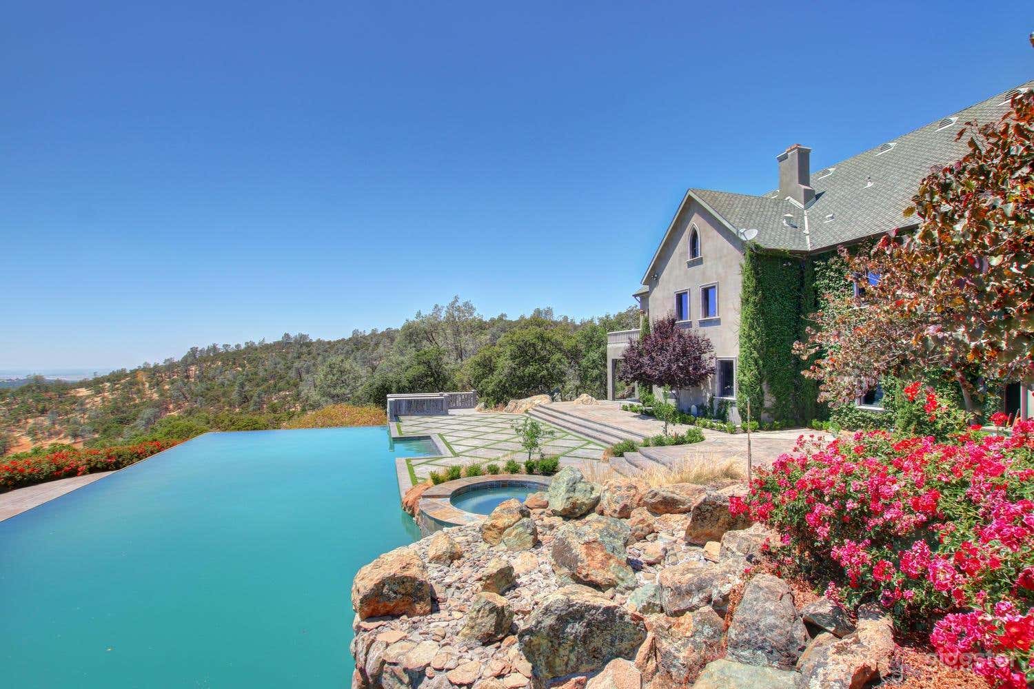 Infinity Pool Rental with Overlooking Bay and Valley View  Photo 2