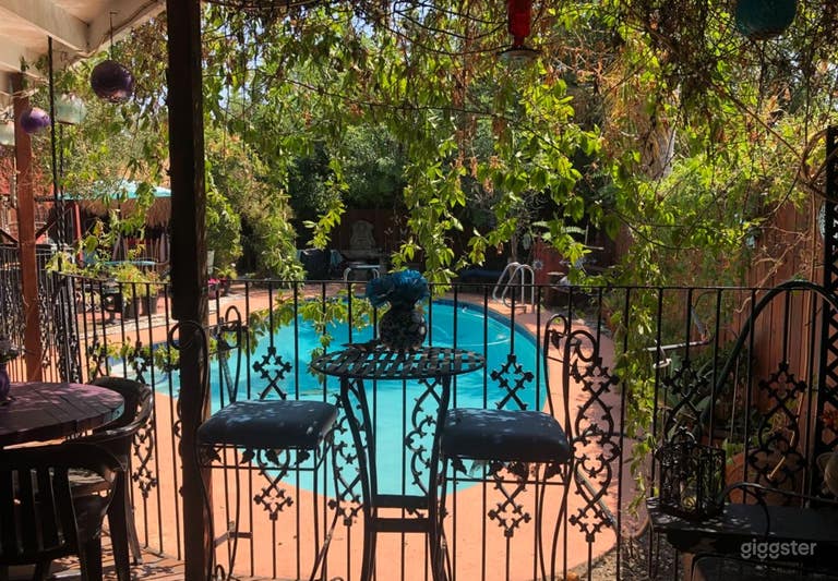  Beautiful Kidney Shaped Pool with Turtle Tiles 