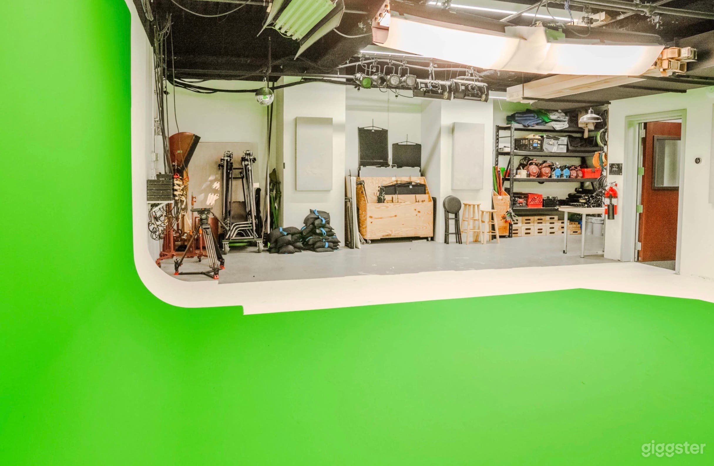 Soundproof Studio Space Photo 3