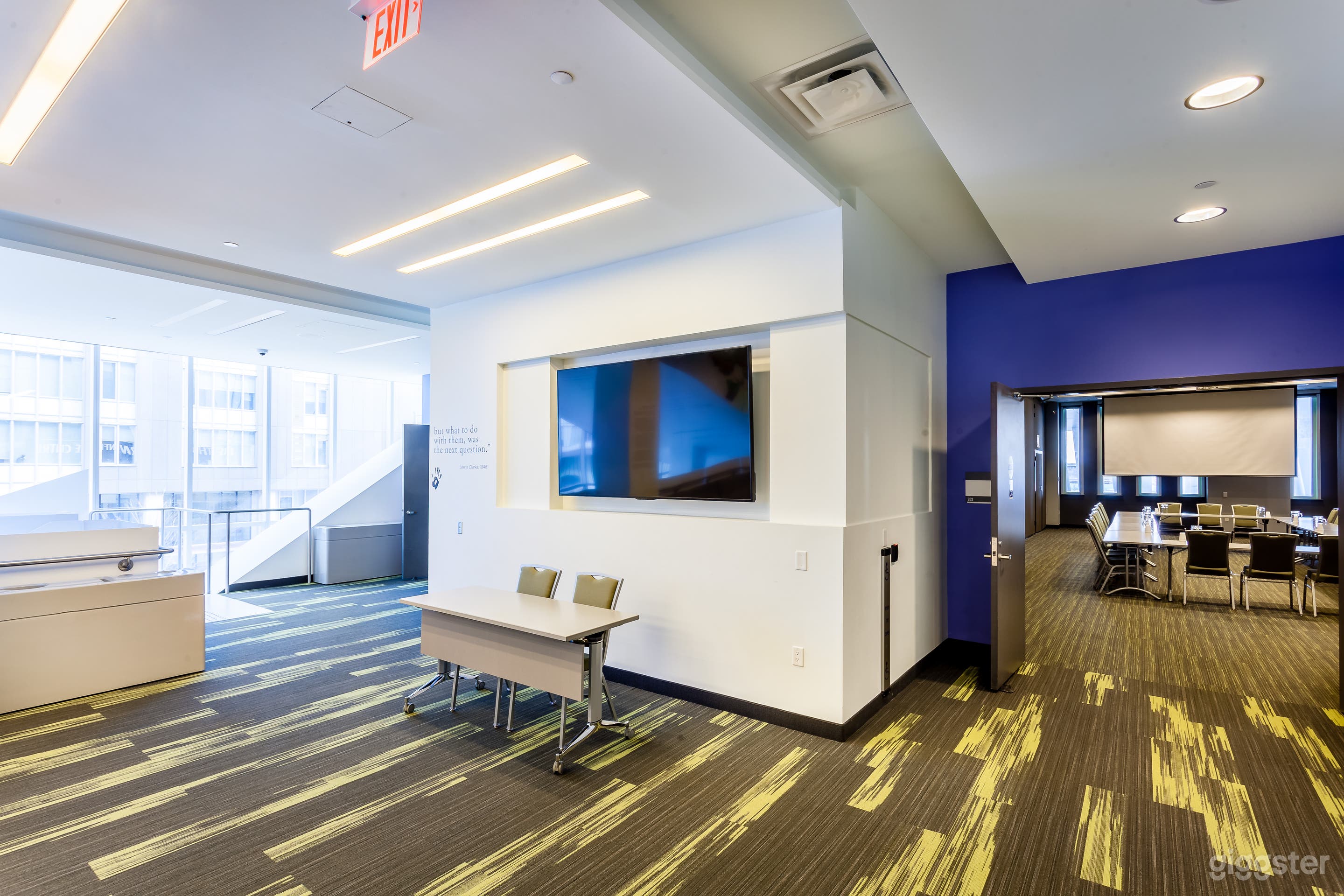 Vibrant Pre-Function Room in Toronto Downtown Photo 4