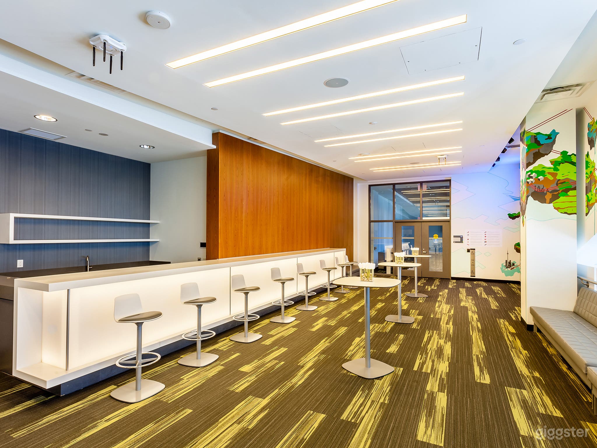 Vibrant Pre-Function Room in Toronto Downtown Photo 2
