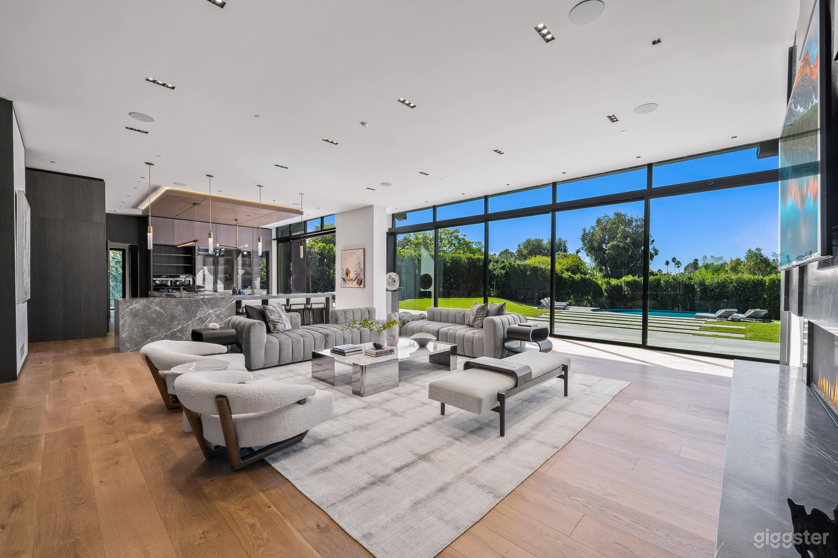 FAIRING VILLA: HOLLYWOODS PREMIER VENUE  Photo 3