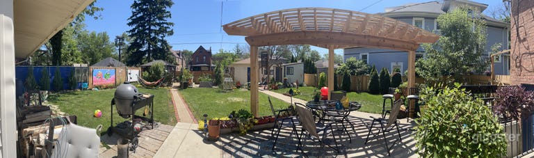  Grande pergola en cèdre et espace barbecue 