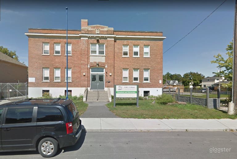  Large Bright High Ceiling Office Space 