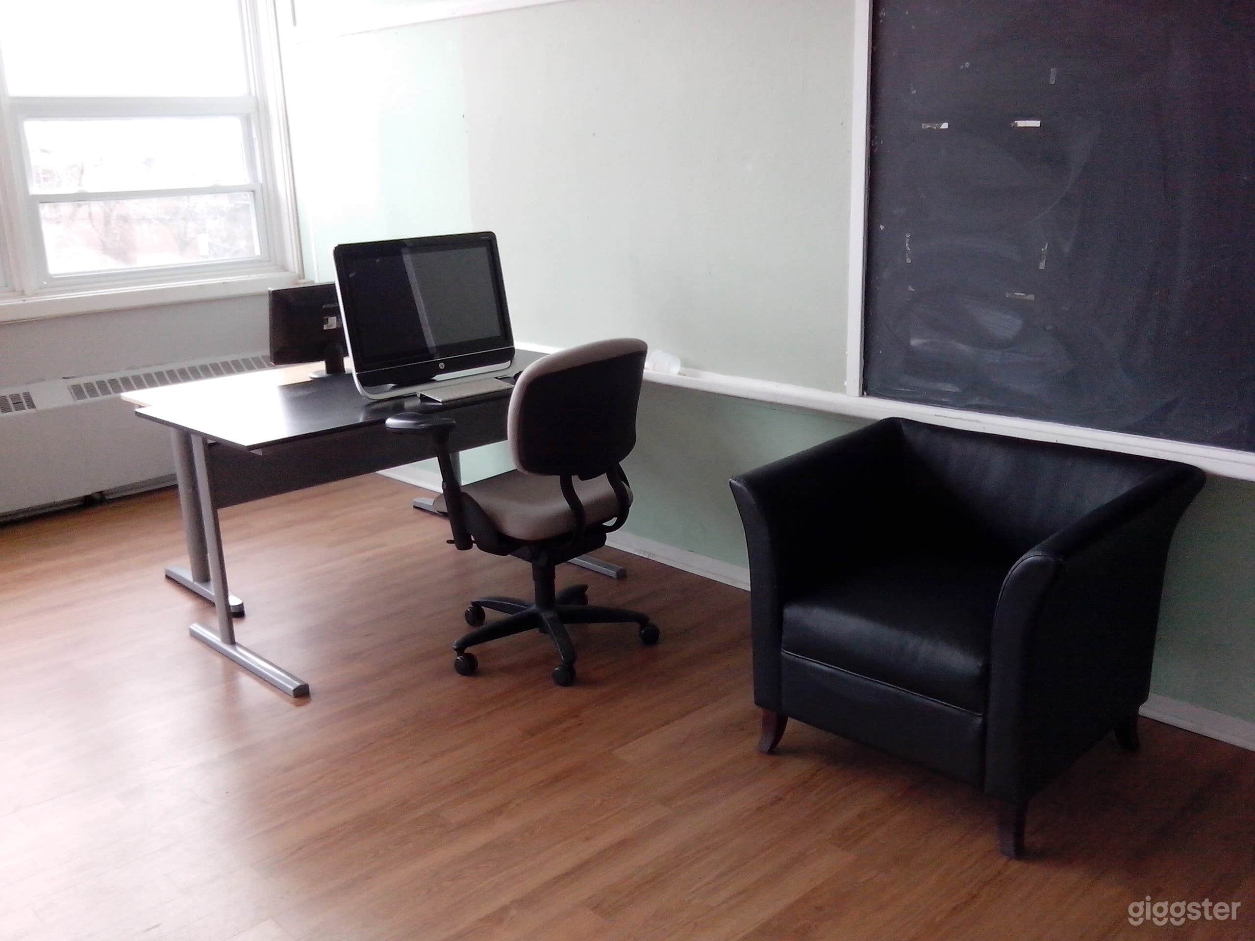 Large Bright High Ceiling Office Space Photo 2