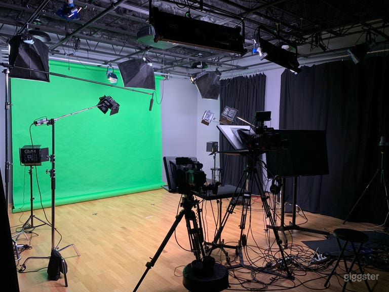  Studio 30'x30' 