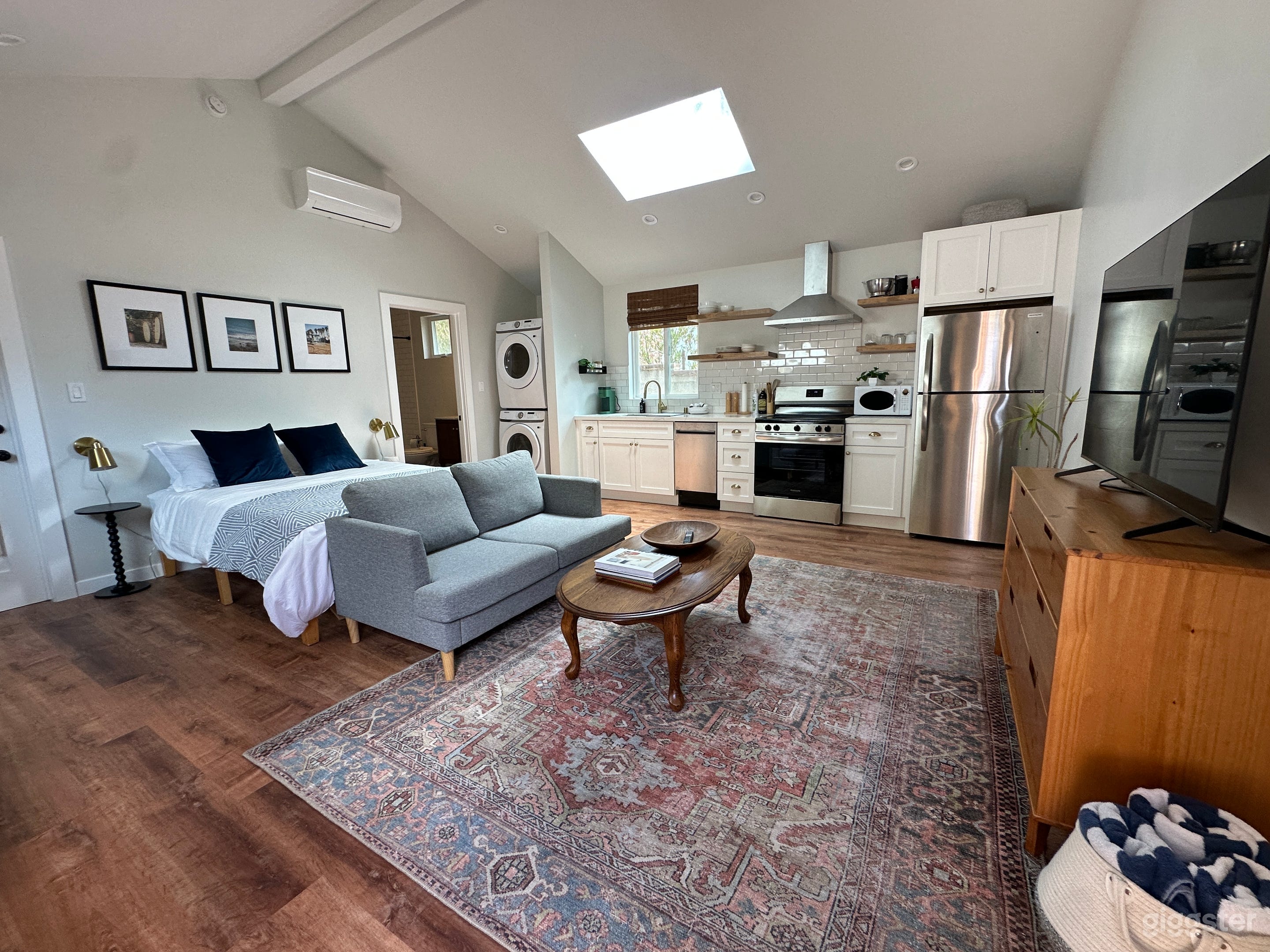 BRAND NEW kitchen and studio with high ceilings Photo 1