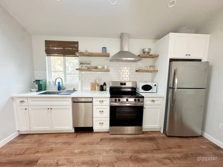  BRAND NEW kitchen and studio with high ceilings 