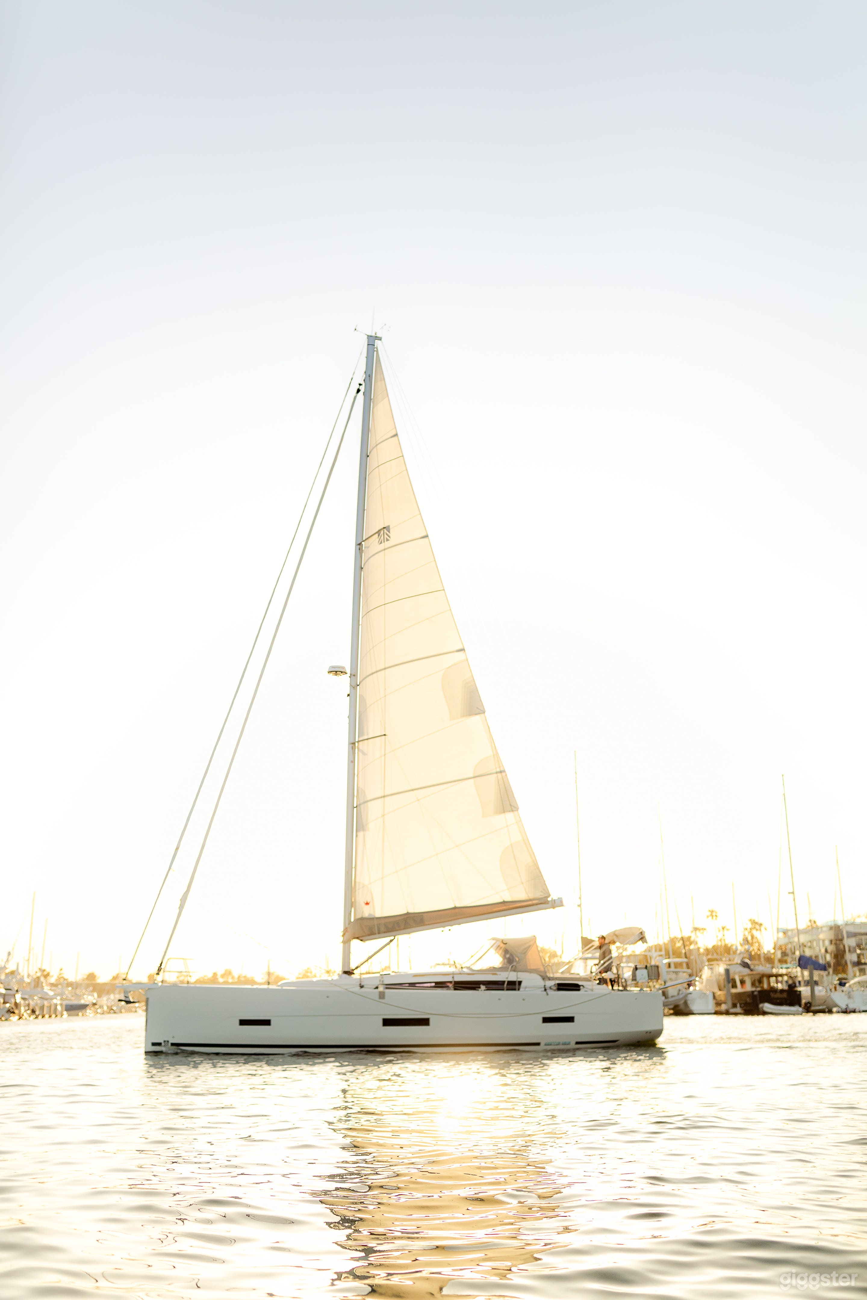 43’ Dufour 430 French Luxury Sailing Yacht Photo 4