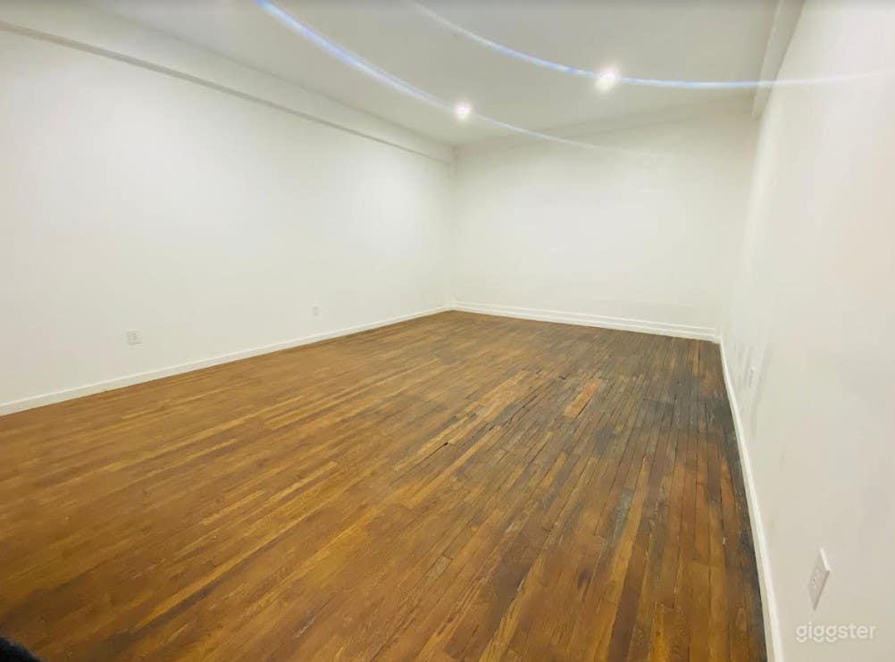 Medium Sized Vacant Room for Events in Des Moines Photo 4