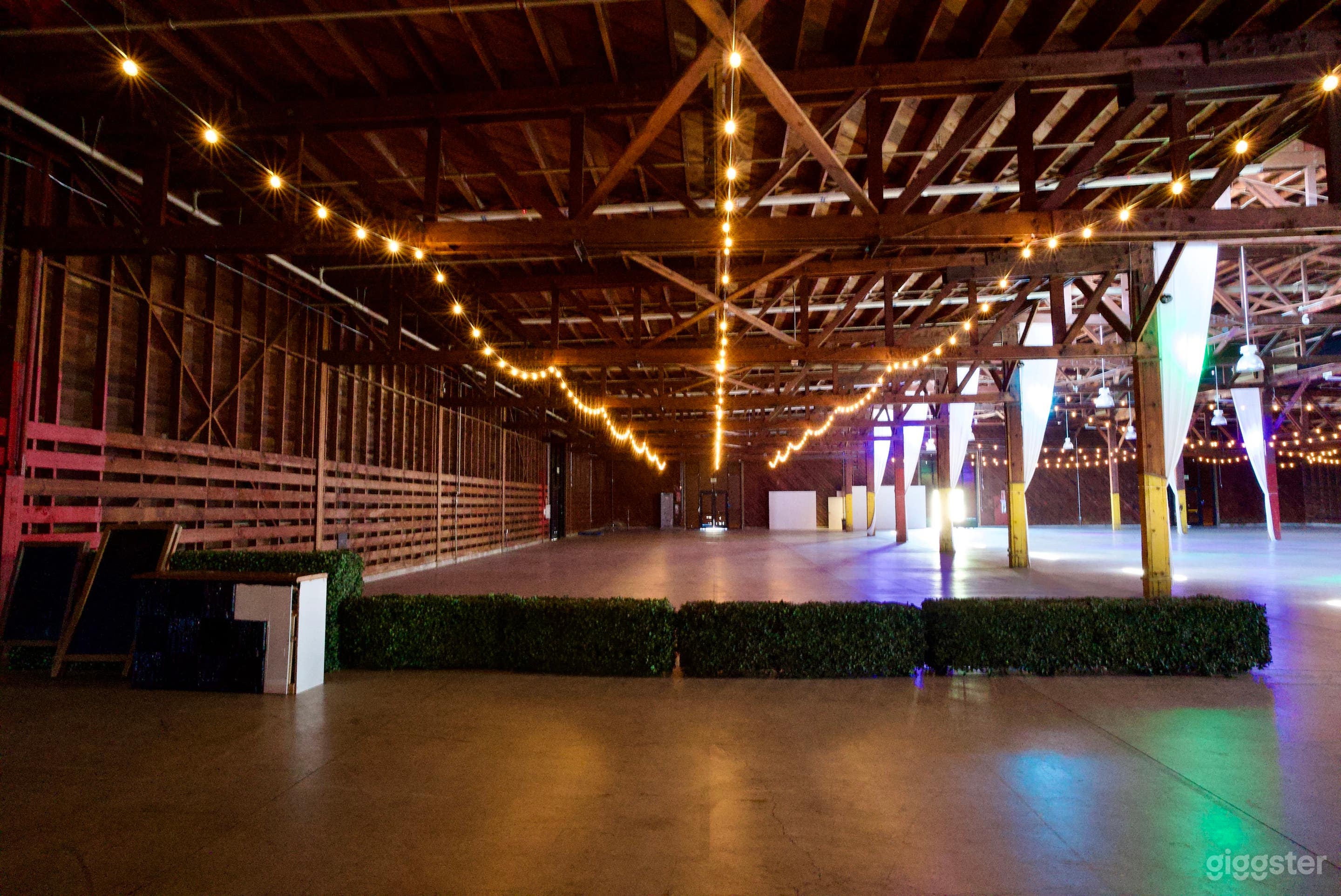 Vast Warehouse at Los Angeles Photo 2