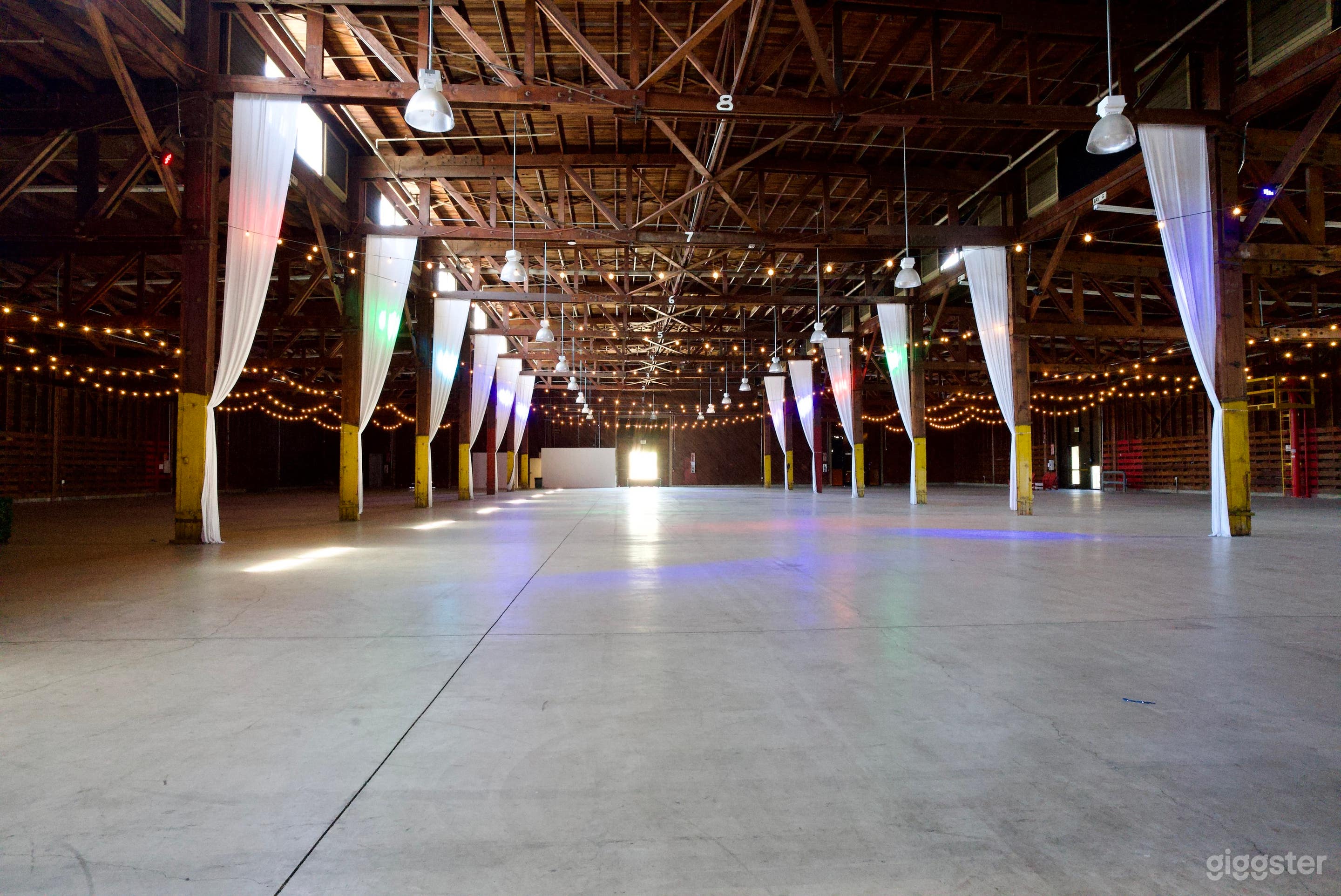 Vast Warehouse at Los Angeles Photo 4