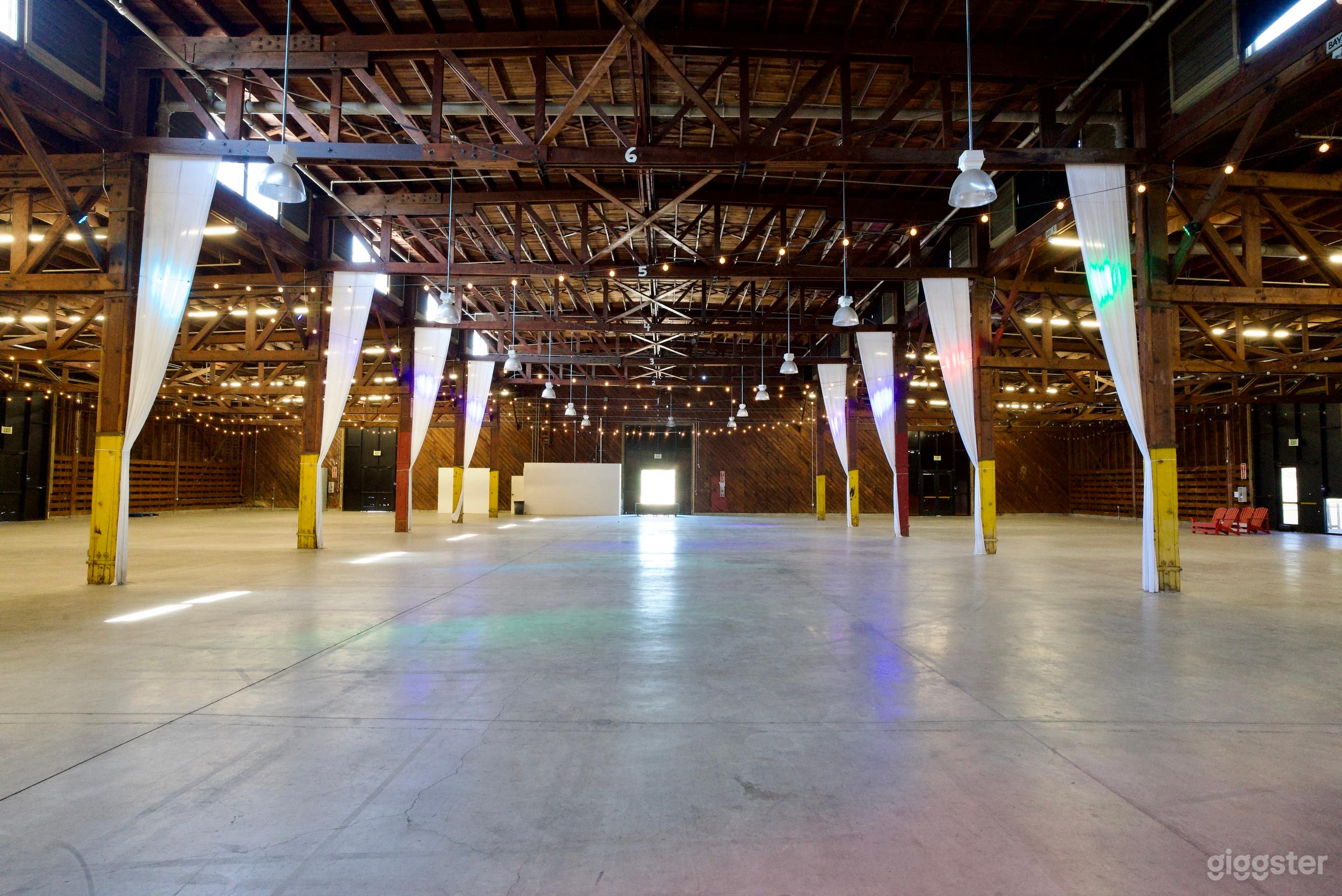 Vast Warehouse at Los Angeles Photo 3