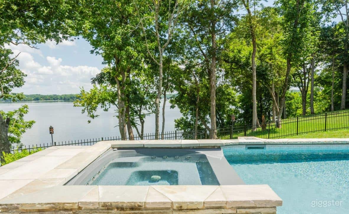 Stunning Pool &amp; Hot Tub Overlooking the Lake Photo 4