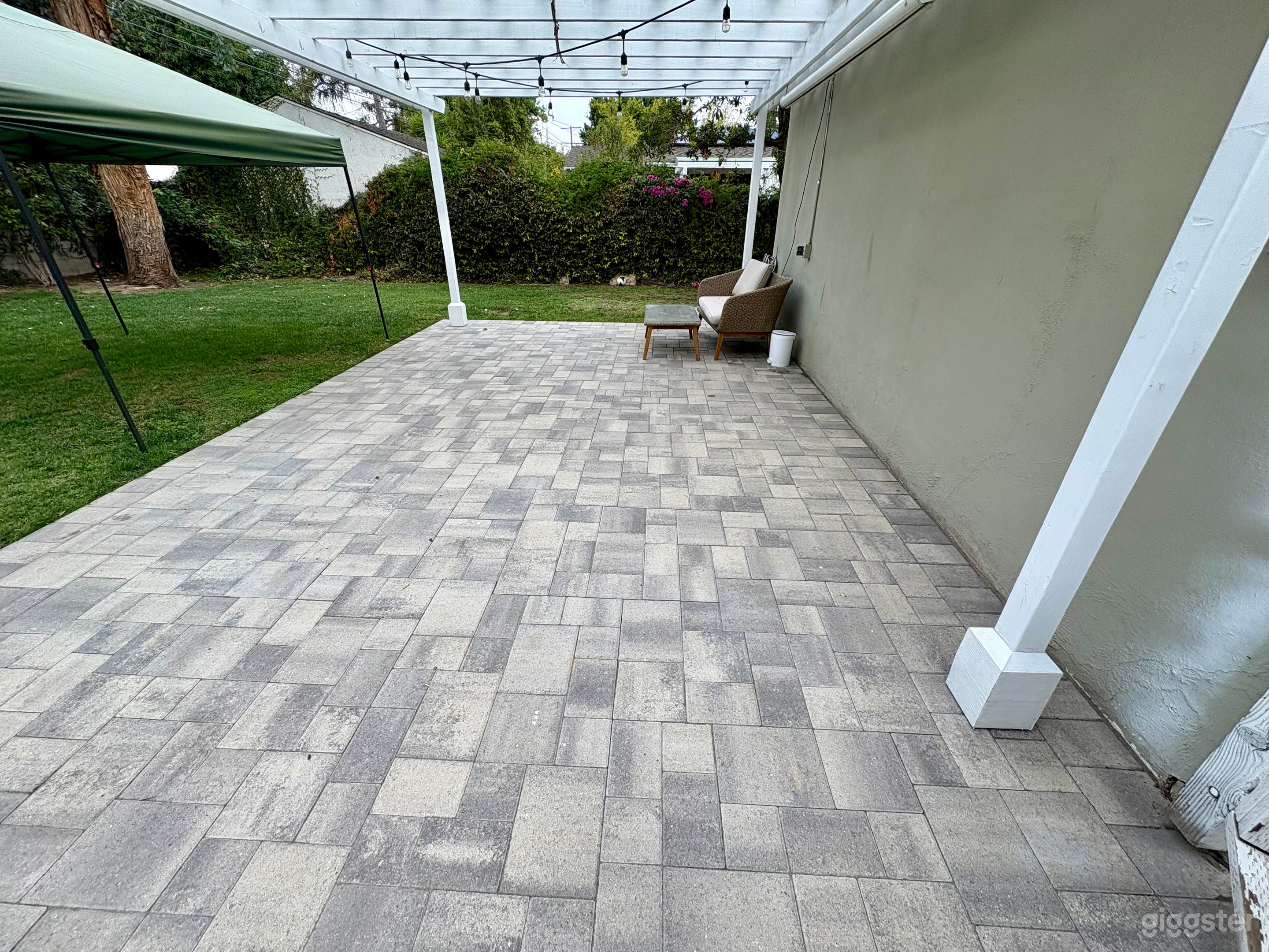 Spacious Yard, Driveway, Side Yard in Studio City Photo 2