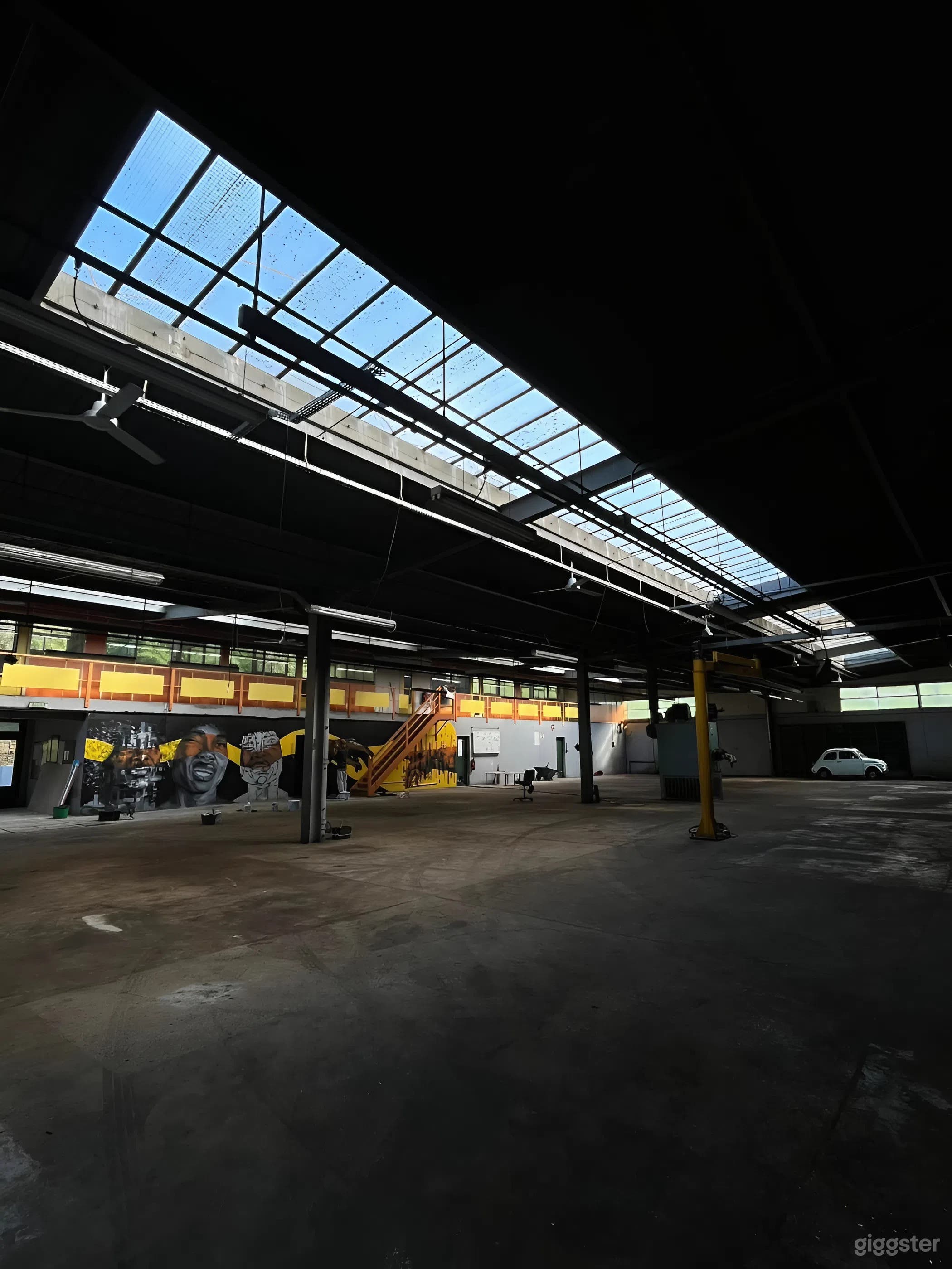 Friche industrielle de 3 800m² à moins d'une heure de Paris Photo 4